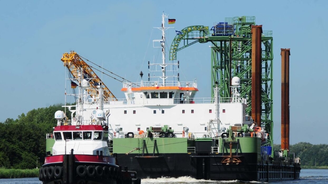 You are currently viewing OFFSHORE BARGE MASTER FOR DREDG.BARGE 400EUR P/D